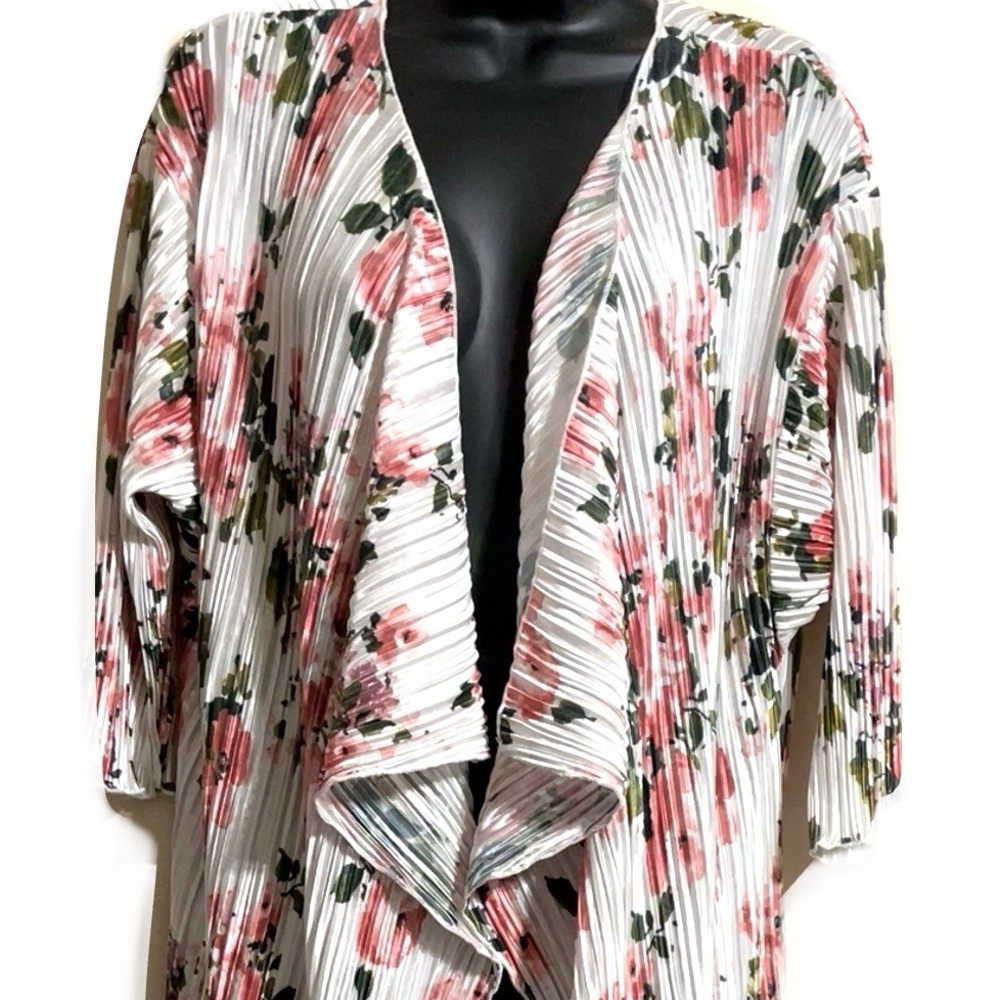 🌼LULAROE SHIRLEY Beautiful Floral Cardigan🌼 - Picture 2 of 9
